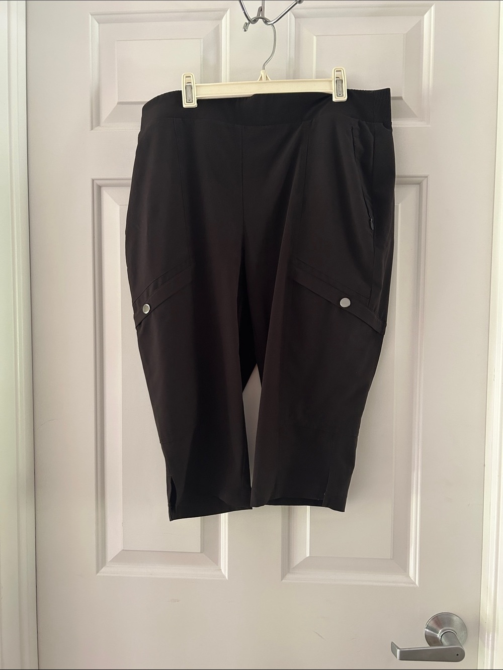 Chico's Black Capri Cargo Pull-On Pants